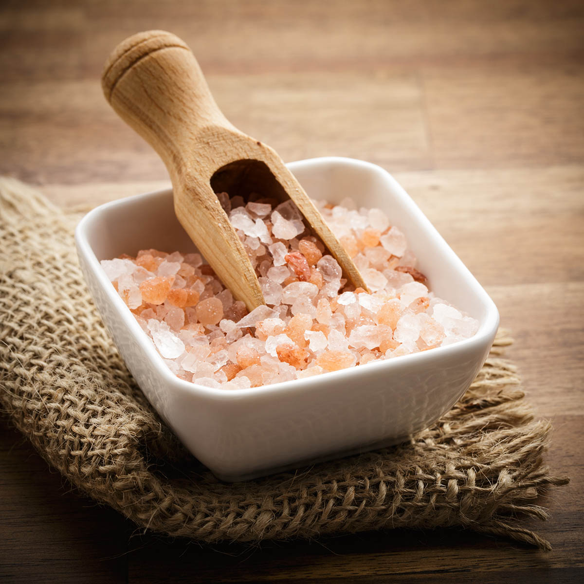 Stockfoto - Himalayasalz in einer Schüssel