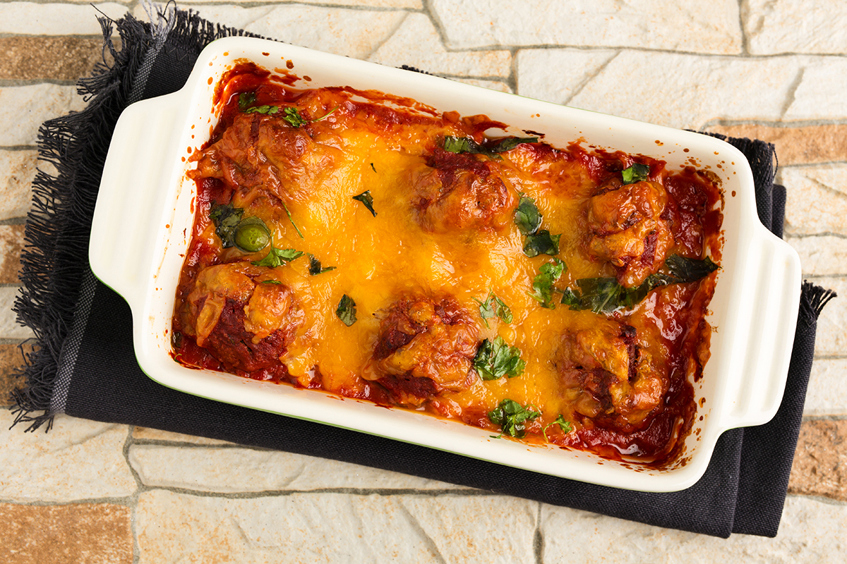 Stockfoto - Überbackene Hackbällchen in einer kleinen Auflaufform.